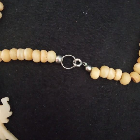 Wood Bead Crocodile Necklace - Picture 4 of 7